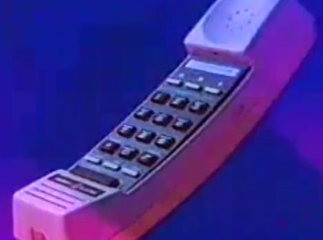 Video : HONEYDRUM - TRACI'S ON THE PHONE