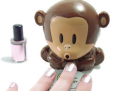 cute: petit singe souffleur pour manucure bien séchée!