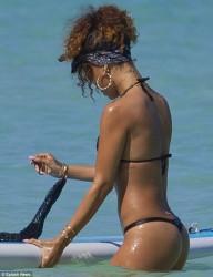 Rihanna : En string dans les eaux paradisiaques d’Hawaï, elle est divine