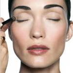 Les 10 steps d’un maquillage parfait par Eduardo Ferreira en vidéo