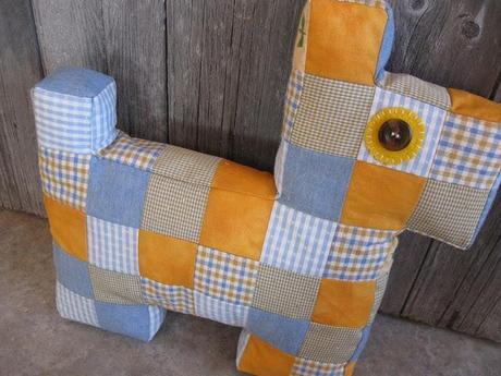 Réutiliser vos retailles de tissus et coudre un chien en patchwork DIY Éco Tuto Réutiliser vos retailles de tissus et coudre un chien en patchwork DIY Éco Tuto