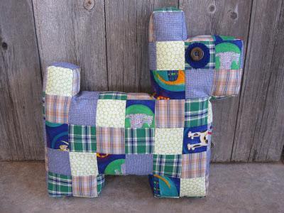 Réutiliser vos retailles de tissus et coudre un chien en patchwork DIY Éco Tuto Réutiliser vos retailles de tissus et coudre un chien en patchwork DIY Éco Tuto