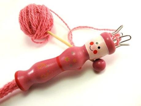 Des tricotins en bois maintenant dans la boutique section laines et tricot