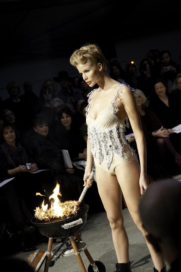 Le défilé On Aura Tout Vu Haute Couture Printemps-Eté 2012