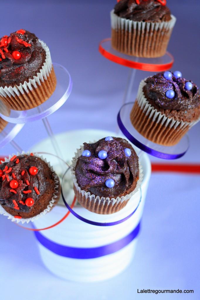 Cupcakes au chocolat (et Pastry Pedestal)