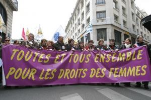 les femmes d’Orléans défendent leurs droits face au front national