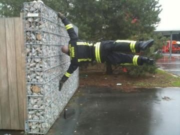 Maxime : le drapeau humain (human flag)