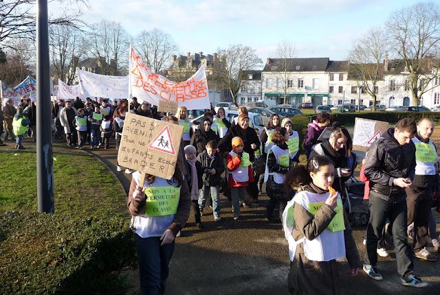Louviers : manifestation contre les fermetures de classes