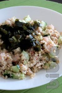 Salade de quinoa aux crevettes, concombre et wakamé