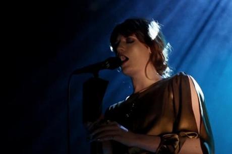 Florence + The Machine - Lover To Lover Video Un aperçu de Florence + The Machine en live avec le clip de « Lover To Lover »