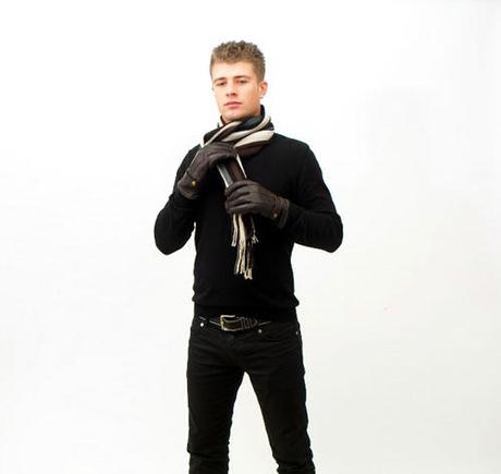 Alexandre-receptionniste-hotel-le-20-prieure-blog-la-boutique-de-maelia-shopping-accessoires-sur-le-net Vive les soldes sur Internet!