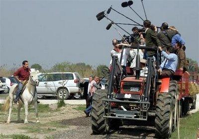 Aidons Nicolas Sarkozy à ménager le suspense sur sa candidature Aidons Nicolas Sarkozy à ménager le suspense sur sa candidature
