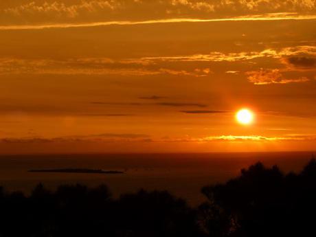 NOUMEA MONT OUEN TORO COUCHER DE SOLEIL - Photo Cécile Gérard Vacances à Nouméa…