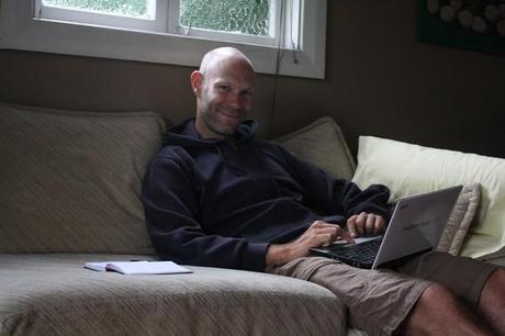 alain à Brisbane Alors qu'il pleut dehors, avec une bonne connexion internet, c'est plus simple d'écrire des articles ;)