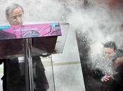 François Hollande aspergé farine video photo