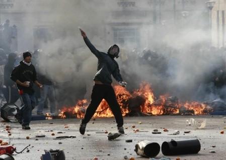 Souk El Tenine Violents heurts entre jeunes et policiers