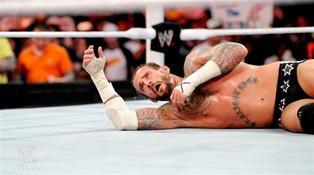 L'attaque de Chris Jericho sur Daniel Bryan provoque la disqualification de CM Punk
