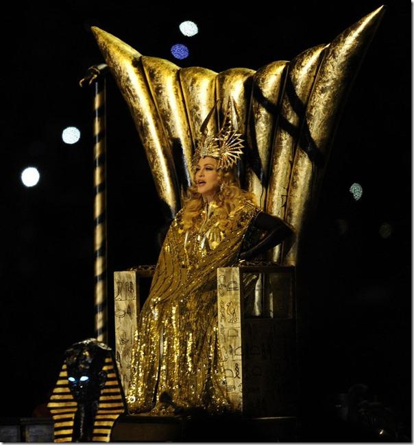 12-02-05-madonna-super-bowl-performance-47