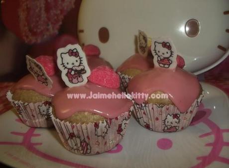 http://www.jaimehellokitty.com/images/ARTICLES13/jhkcupcake2.jpg