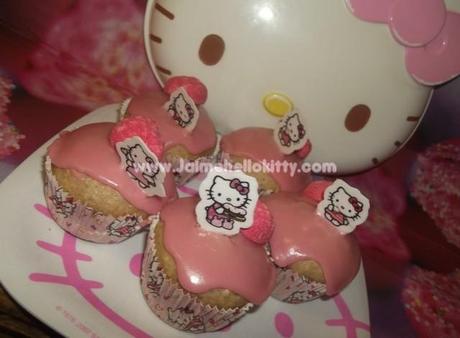 http://www.jaimehellokitty.com/images/ARTICLES13/jhkcupcake3.jpg