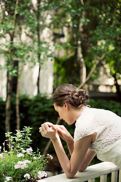 Une jolie coiffure pour un mariage – ou pour les fêtes !