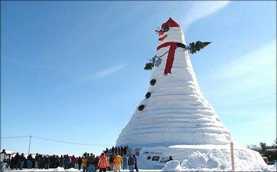 [PHOTO] - Le plus grand bonhomme de neige du monde