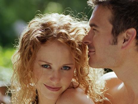 Pourquoi seraient-elles les seules à séduire avec leurs cheveux ?