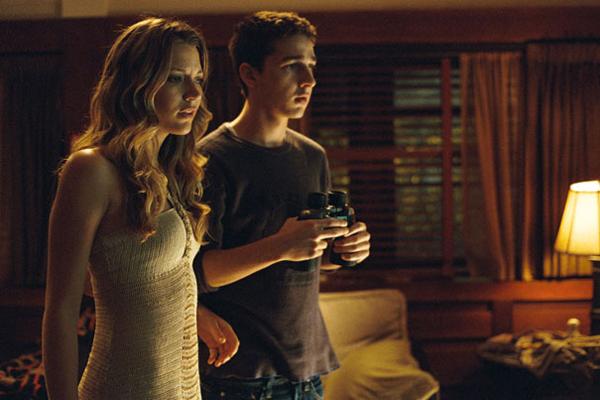 Sarah Roemer & Shia LaBeouf dans Paranoiak