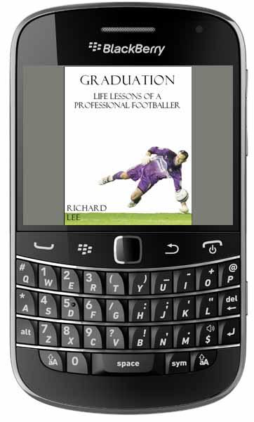 Graduation Le footballeur professionnel Richard Lee rédige son autobiographie sur un BlackBerry