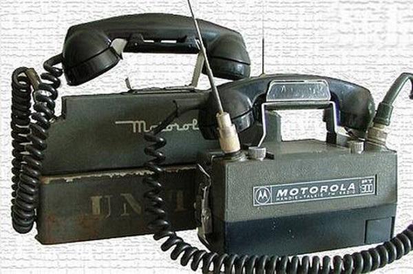 ancien,vieux,telephone,portable,motorola,enorme,noir