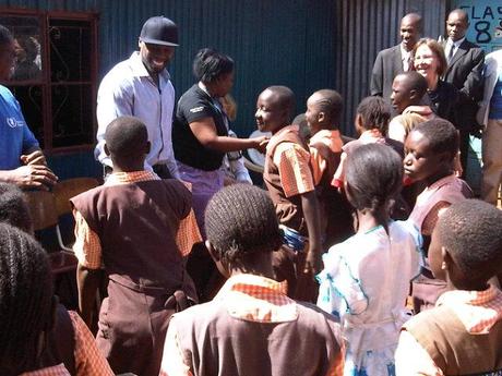 50 Cent visits Somalia to Help Feed The Poor (Video)