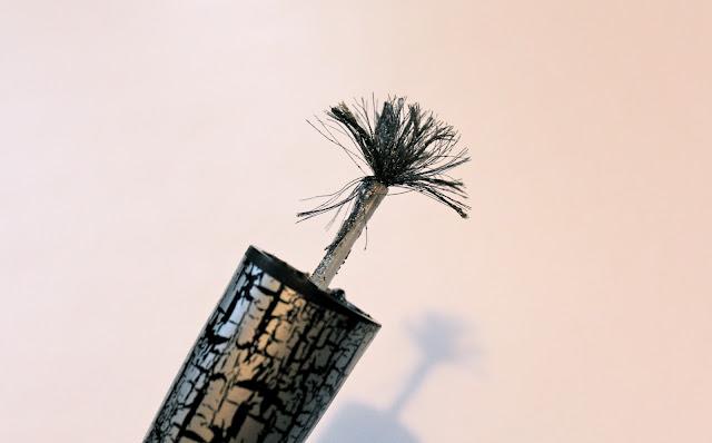 Incroyable mais vrai : le Shatter d'O.P.I. se fait sa manucure tranquilou tout seul dans le flacon !