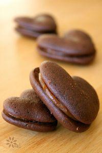 Gâteau saint valentin - Whoopies chocolat Caramel forme Coeur - LOVE 4