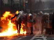 Plus Grecs décrient mesures d'austérité injustes leurs sont imposées.