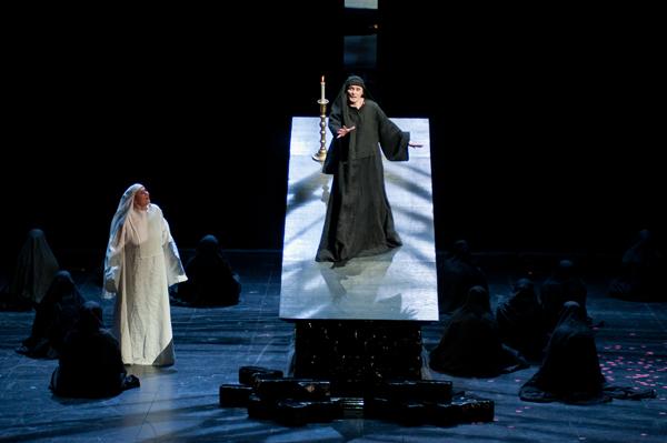 OPERA DE LYON 2011-2012: FESTIVAL PUCCINI PLUS le 9 février 2012 – SANCTA SUSANNA (Paul HINDEMITH) (Dir.Mus: Bernhard KONTARSKY) / SUOR ANGELICA (Giacomo PUCCINI) (Dir.Mus: Gaetano D’ESPINOSA)