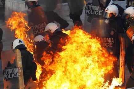 Malgré les émeutes, le Parlement grec approuve son plan d'austérité