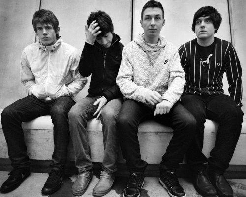 465arcticm Arctic Monkeys live in Paris