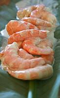 CREVETTES EN FEUILLES DE BANANIER CREVETTES EN FEUILLES DE BANANIER