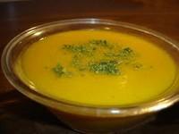 La Recette de Nadia : son velouté de carottes et lentilles corail au lait de coco