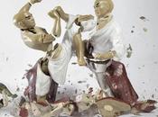 scènes combat porcelaine brisée