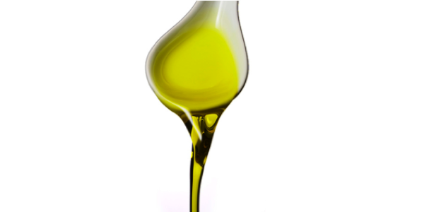 L’huile : un démaquillant des plus efficaces.