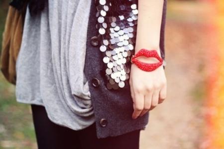 bracelet-fashion-jewelry-lips.jpg