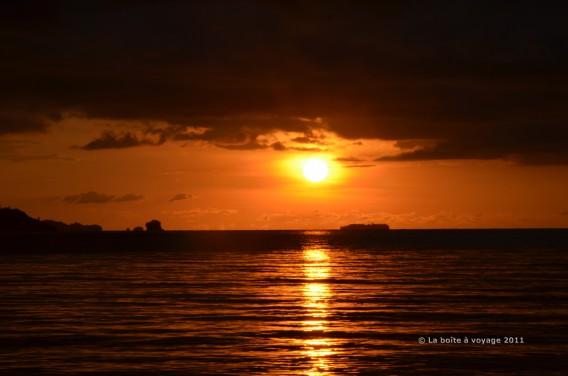 Sunset depuis le ponton de Fadhila (Tomken, îles Togian, Sulawesi Centre, Indonésie)