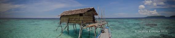 Arrivée à Hotel California, une petite cabane sur pilotis perdue au milieu de la mer et servant de refuge aux pêcheurs (îles Togian, Sulawesi Centre, Indonésie)