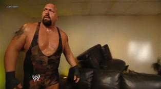 Le Big Show attaque Mark Henry et détruit le bureau du General Manager de Smackdown
