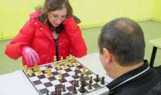 La meilleur joueuse d'échecs française joue contre un détenu de la prison d'Osny