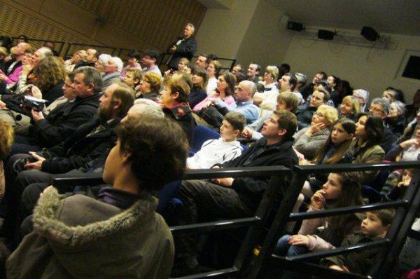 Dimanche matin en musique à la médiathèque l'Odyssée de Lomme : un public toujours plus nombreux, l'auditorium a fait salle comble, il a fallu pousser les murs !