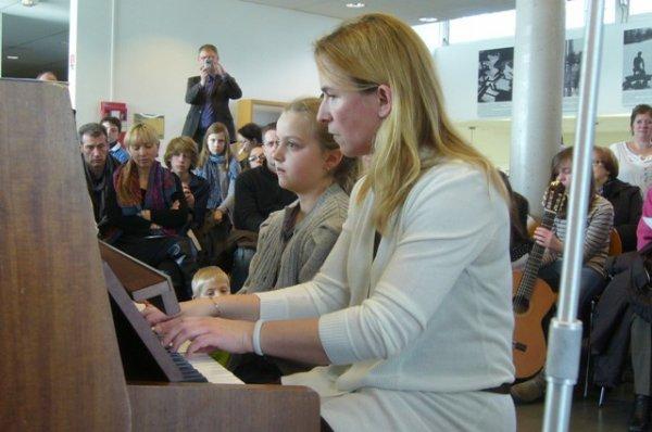 Dimanche matin en musique à la médiathèque de Lomme : ne tirez pas sur les pianistes, ils sont très bons !