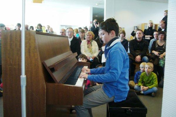 Dimanche matin en musique à la médiathèque de Lomme : ne tirez pas sur les pianistes, ils sont très bons !