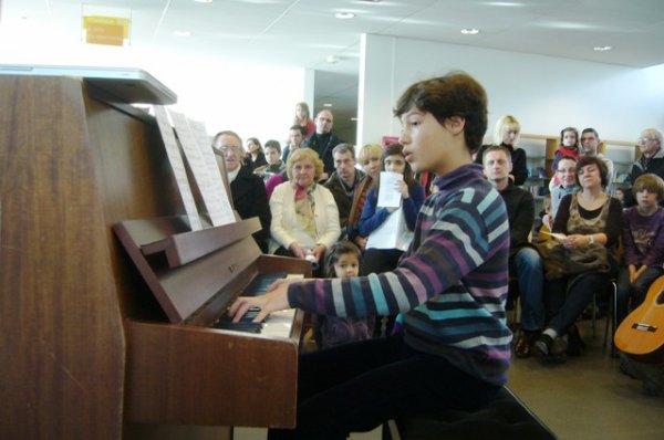 Dimanche matin en musique à la médiathèque de Lomme : ne tirez pas sur les pianistes, ils sont très bons !